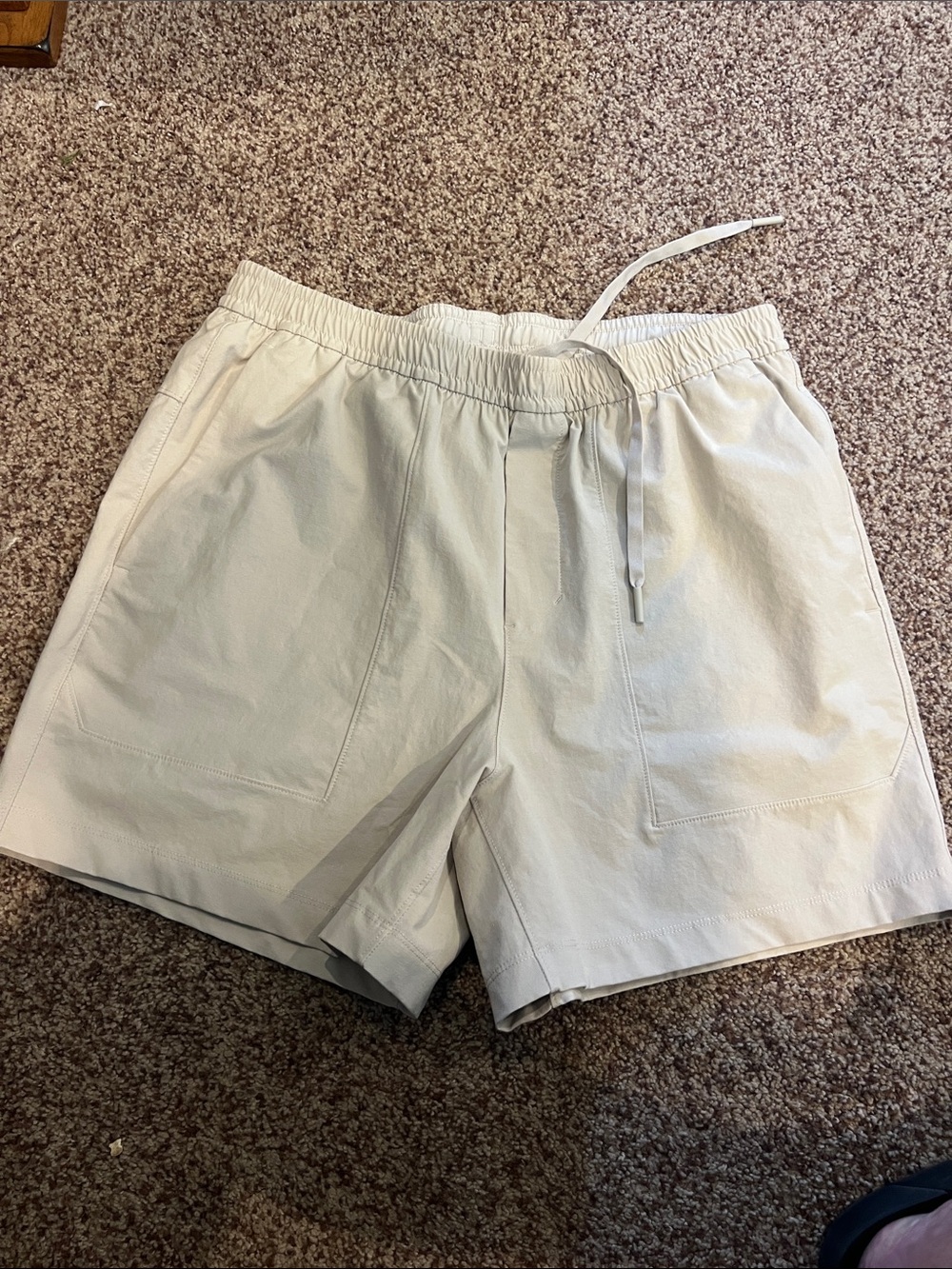 lululemon athletica Men's Drawstring Shorts in Cream 5 inch inseam